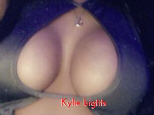 Kylie_bigtits