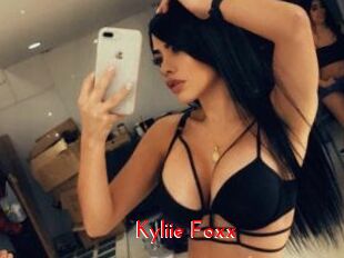 Kyliie_Foxx