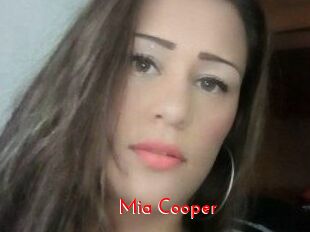 Mia_Cooper