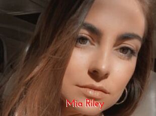 Mia_Riley