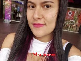 Mia_joones