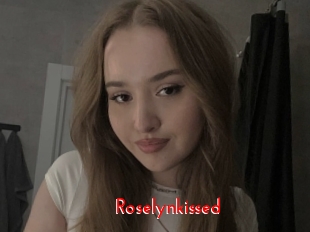 Roselynkissed
