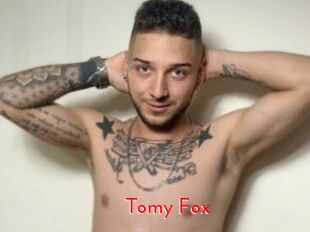 Tomy_Fox