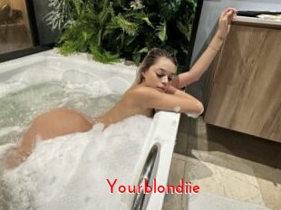 Yourblondiie